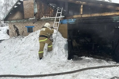 В Верховском районе пожарные спасли от огня 5 хозпостроек