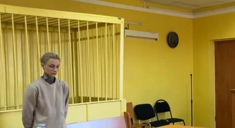 Кодовое слово — «кошка»: в Оренбургском районе лишилась свободы курьер мошенников, забравшая 720 ты…
