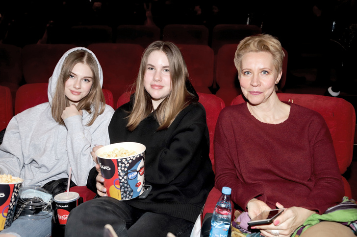Татьяна Лазарева с дочками
