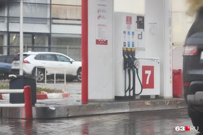 Где цена хорошая — бензин раскупают. Появляется надпись «пистолет не работает» или соответствующий значок | Источник: Роман Данилкин / 63.RU 