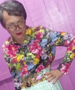 43-летний мужчина нарядился своей 60-летней матерью, чтобы сдать за нее экзамен на права