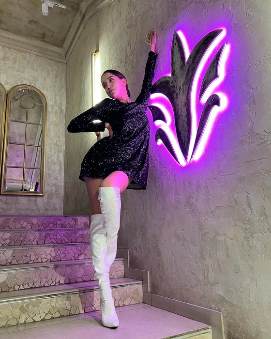 И часто зависает в клубах | Источник: Radmila.asfandiyarova / Instagram (деятельность запрещена на территории РФ)