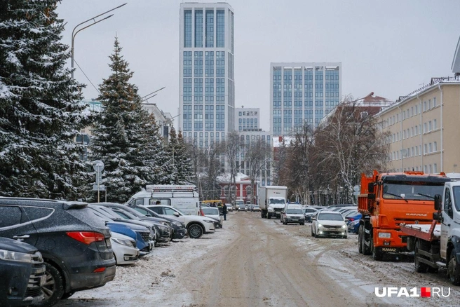 Пока напоминает не Арбат, а парковку | Источник: Булат Салихов / UFA1.RU