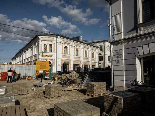 Работы продолжаются и в Депутатском переулке | Источник: Александр Куренной / 76.RU