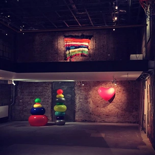 В Москве открылась галерея современного искусства SWATCH & MMOMA POP-UP GALLERY