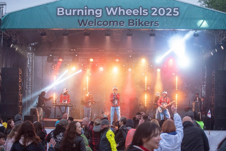 В Конаково Ривер Клаб прошел Мотофестиваль Burning Wheels 2025 | Источник: PAVEL VORONIN     @xpaulvx