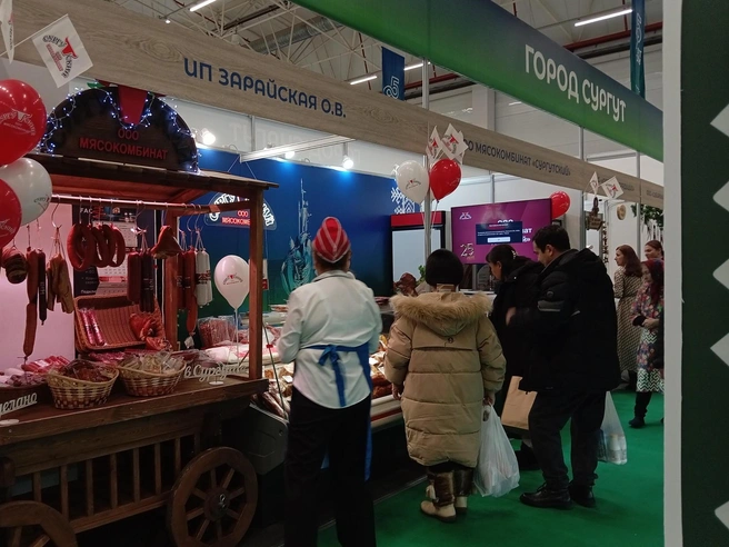 Местная колбаса пользуется спросом среди югорчанок | Источник: Мария Гришкина / 86.RU