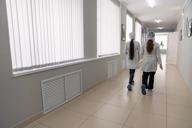 Региональные власти обязуются создавать условия для трудоустройства молодых врачей и предоставлять им дополнительные меры социальной поддержки | 142.ru