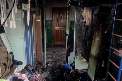 Пожар в Солнечнодольске мог вызвать ребенок с петардами