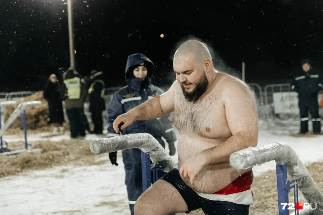 По тюменцам было заметно, кто из них впервые решил окунуться в Крещение, а кто делал это уже несколько раз | Источник: Ирина Шарова / 72.RU