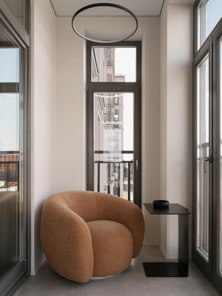 Кресло, Teak house. Столик, Ominimalism. | Источник: Максим Максимов. Ирина Халезова