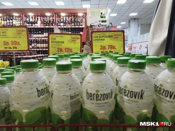Литр березового сока — 100 российских рублей | Источник: Михаил Мечев / MSK1.RU