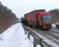 По дороге в Екатеринбург столкнулись два большегруза | www.e1.ru