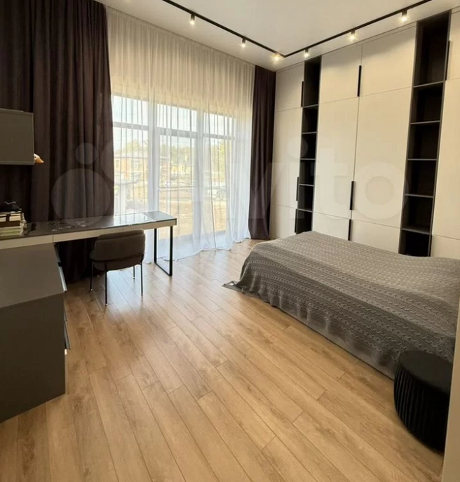 Жёлтое освещение, так называемый «Тёплый свет», имитация Солнца | Источник: сайт объявлений