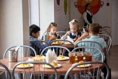 В школах Нижневартовска детей кормят по-разному