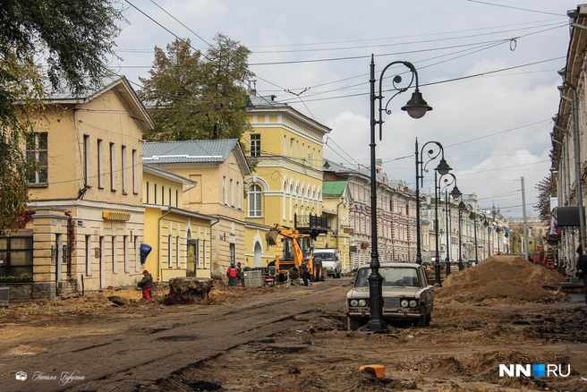 В 2013 году на улице Рождественской укладывали брусчатку | Источник: личный архив Натальи Бурухиной