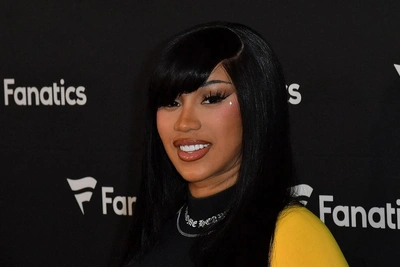 Фанаты раскритиковали Cardi B за жалобы на бедность