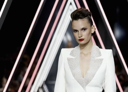 Кутюрный показ Ralph & Russo FW18-19 — авторов «помолвочного» платья Меган Маркл