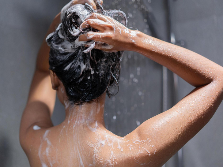 Как пользоваться сухим шампунем, чтобы волосы дольше оставались чистыми — вы всю жизнь делали это неправильно