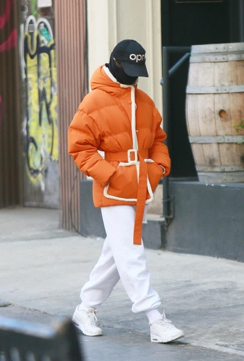 Эмили Ратажковски в Нью-Йорке | marieclaire.ru