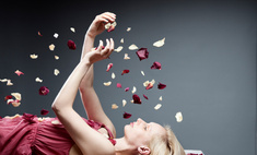 Для лица, груди и равновесия: рецепты красоты из лепестков роз