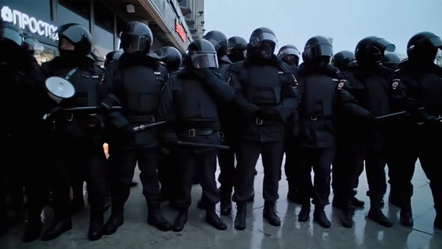 Митингующие «Тараканы!» и еще 7 клипов недели