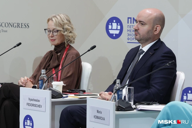 Заместитель генерального директора по управлению персоналом «Эн+» Наталья Альбрехт и губернатор Самарской области Вячеслав Федорищев | Источник: Дмитрий Толстошеев / MSK1.RU