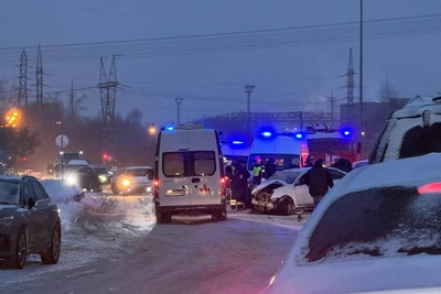 Fatal Crash Blocks Highway Near Yekaterinburg