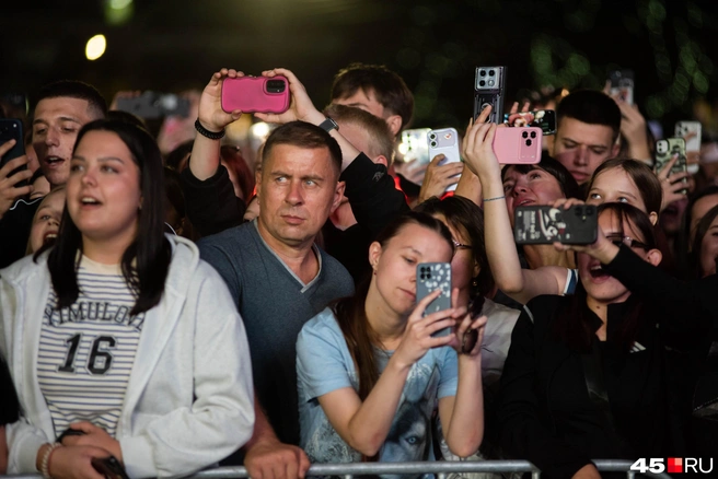 На концерт пришли зрители разных возрастов  | Источник: Надежда Тихомирова / 45.RU