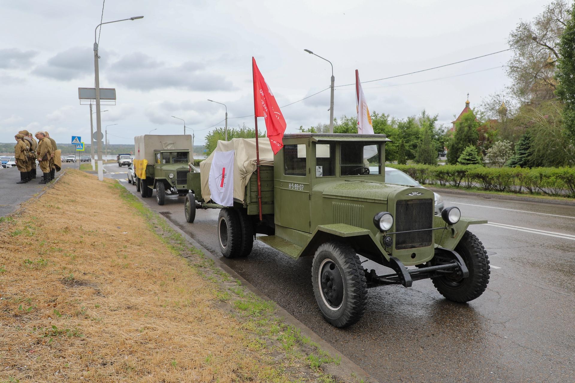 По Волгограду проехали военные грузовики и солдаты в форме Советского  союза. Рассказываем, куда они едут и зачем 20 мая 2022 г. - 20 мая 2022 -  V1.ру