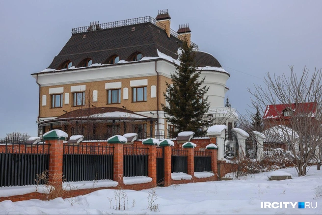 Под Иркутском продают замок на берегу Ангары за 150 млн рублей | Источник: Ксения Филимонова / IRCITY.RU
