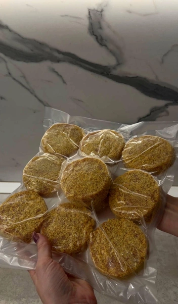 Больше всего покупатели любят сырники и куриные котлеты | Источник: из личного архива Лики Суржан