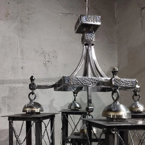 Такая люстра подходит для средневекового замка | Источник: личный архив Владимира Кашина