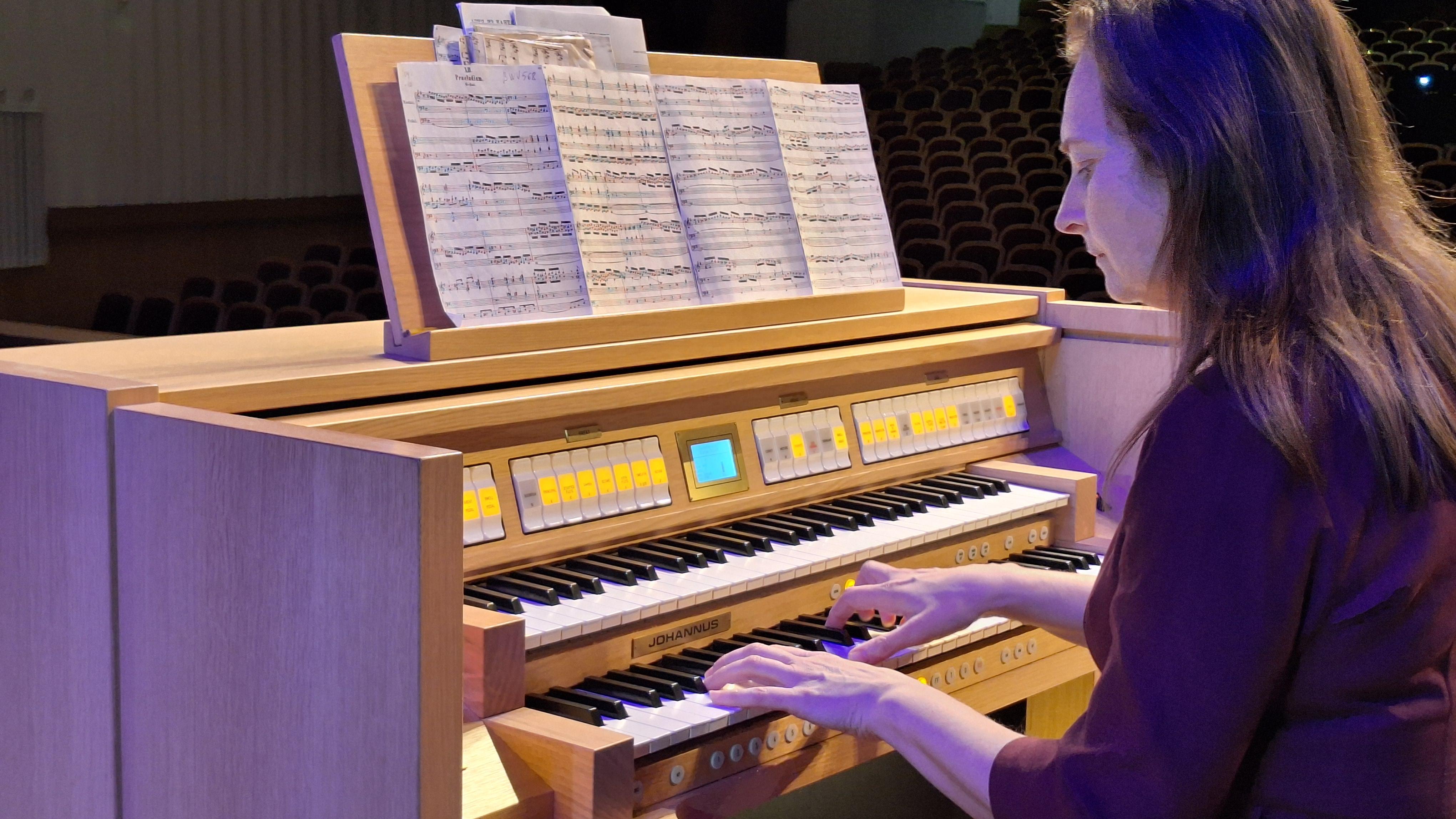 В курганской филармонии прозвучали звуки органа: музыку барокко продолжит играть гобой 