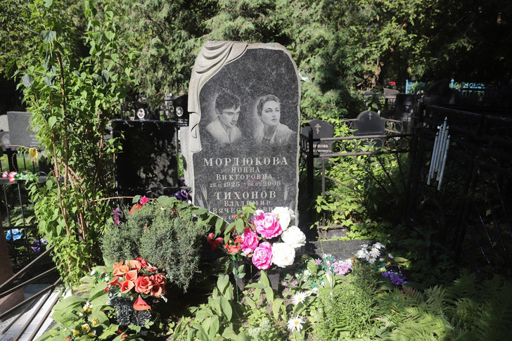 Умер в одиночестве. Почему сын Мордюковой Владимир Тихонов потерял Варлей и сгорел от наркотиков в 40
