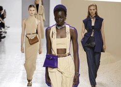 Миниатюрные сумки возвращаются — и выглядят роскошнее, чем когда-либо