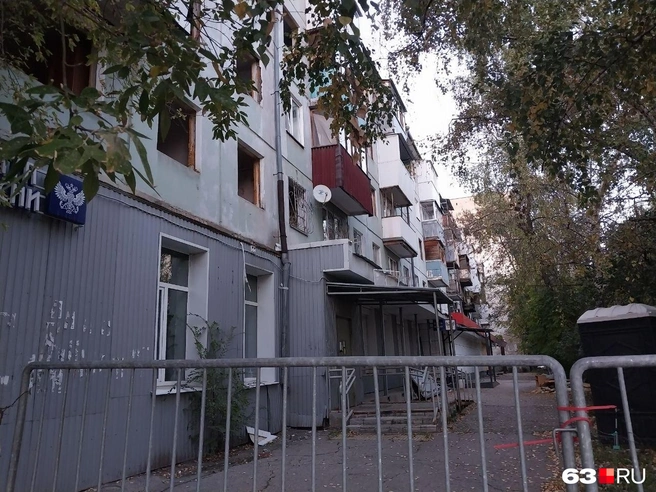 Подойти к дому нельзя | Источник: Роман Данилкин / 63.RU