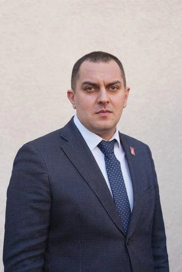Махарашвили руководит управой с конца марта. До этого он несколько месяцев работал в статусе исполняющего обязанности | Источник: Управа Ленинского А.&nbsp;О.&nbsp;Администрации г. Тюмени / Vk.com