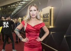 Рита Дакота закрутила роман с чемпионом мира по тайскому боксу