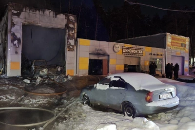 Fire Damages Expensive Cars at Yekaterinburg Auto Service