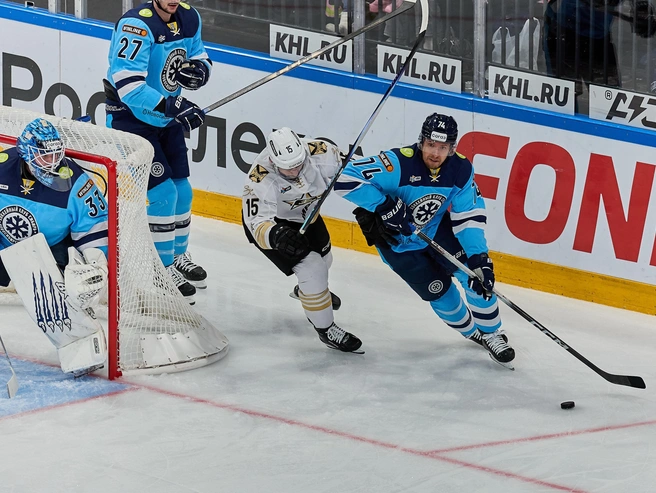 Сергей Широков оформил свой 250-й гол в карьере КХЛ, увеличив счёт «Сибири». | Источник: Александр Ощепков / NGS.RU