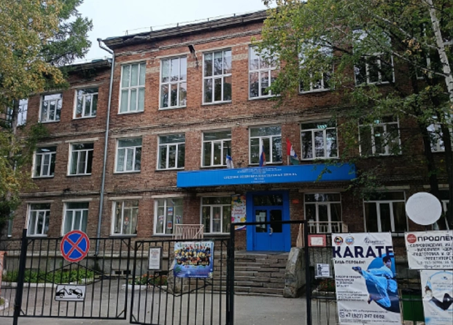 Речь идет о школе в Дзержинском районе | Источник: 2ГИС