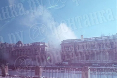 Переулок в центре Петербурга заполнился паром из-за аварии