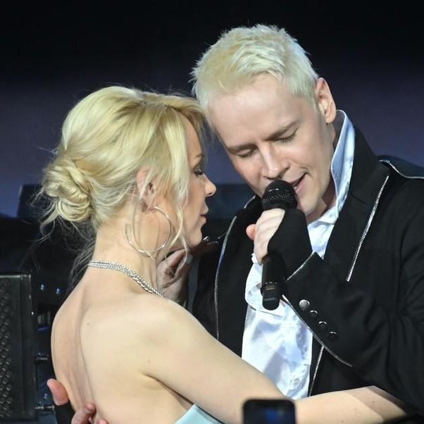 Екатерина Мизулина отреагировала на выходку SHAMAN, лизавшего лед на Байкале — фото