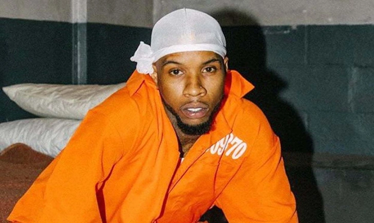 14 ножевых ранений и ИВЛ: все о нападении на Tory Lanez, сидящего в тюрьме за стрельбу в Megan Thee Stallion | marieclaire.kz