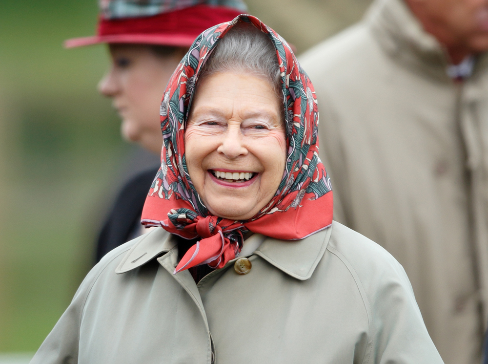 Сюрприз для Ее Величества: подарок Меган Маркл рассмешил Королеву | marieclaire.ru