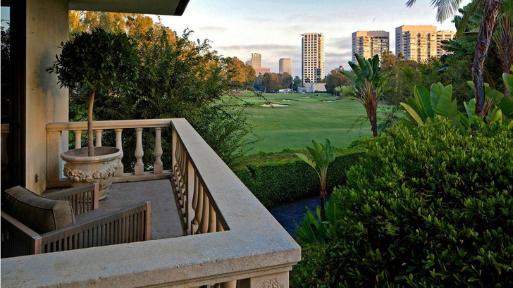 Фронтмен Maroon 5 Адам Левин продает два роскошных дома в Лос-Анжелесе фото [8]