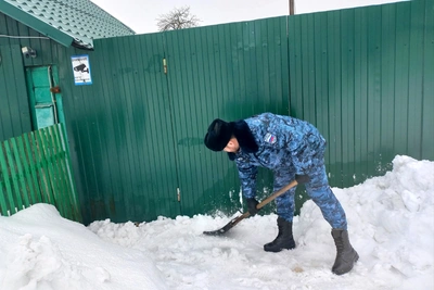 Женщину освободили из снежной ловушки в Людиново