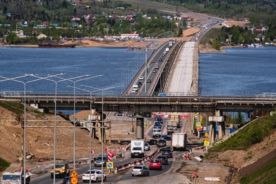 Пермяки стоят в трёхкилометровой пробке у Чусовского моста