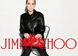 Красное и черное: новый кампейн Jimmy Choo с Вайноной Райдер